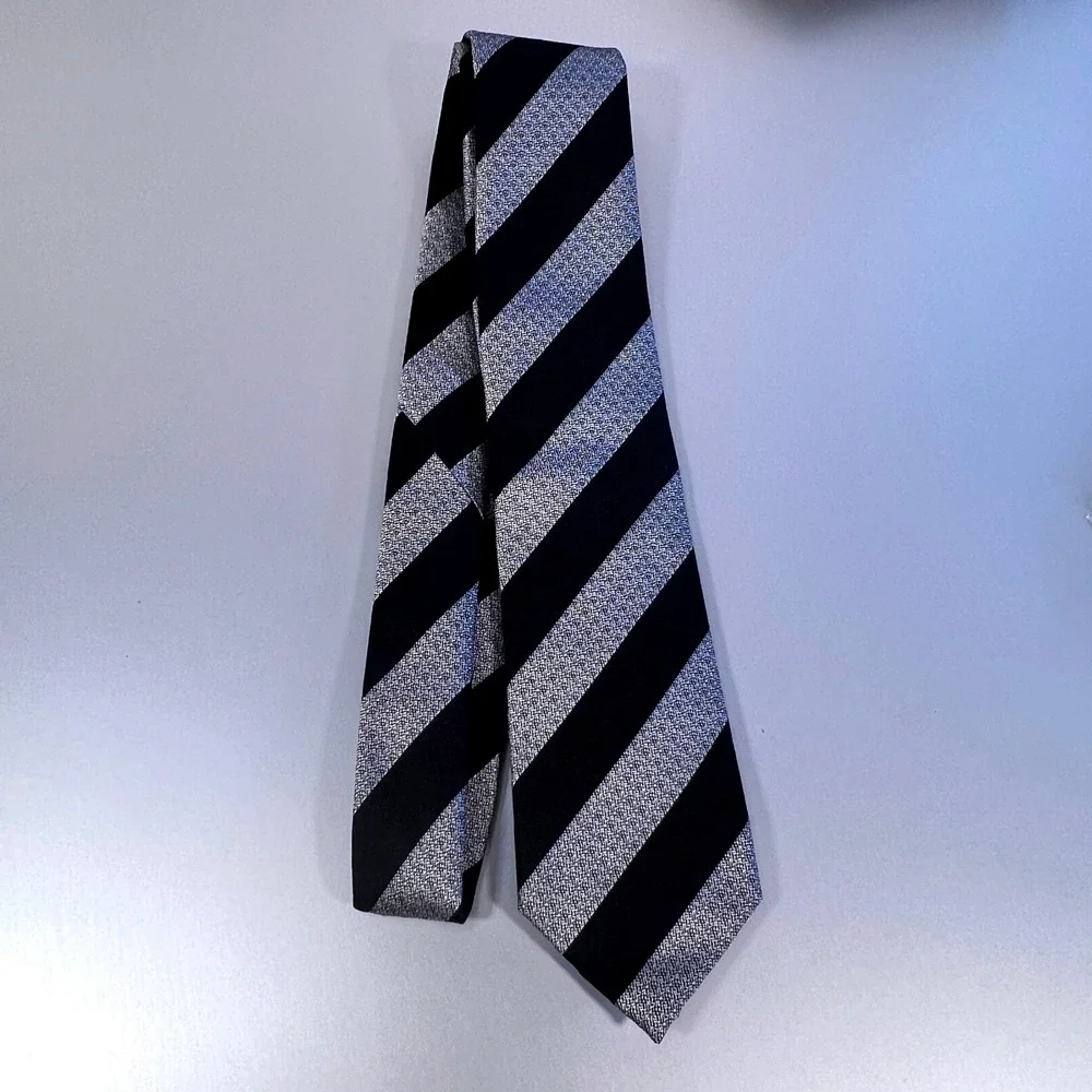 Charles Tyrwhitt Mens Silk Necktie Classic Navy Blue Silver Grey Striped career